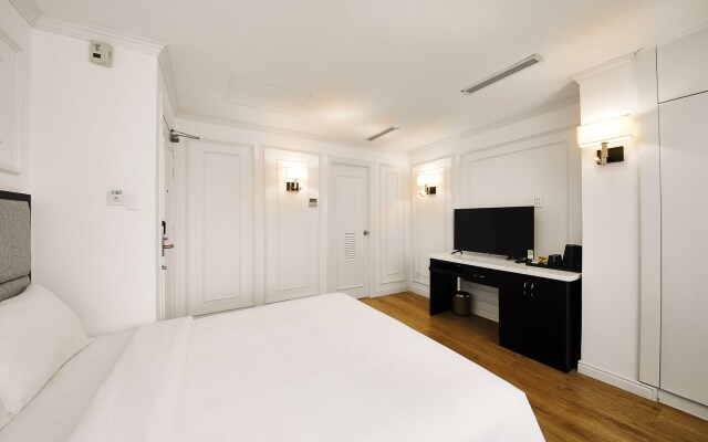 Kin Hotel Ly Tu Trong