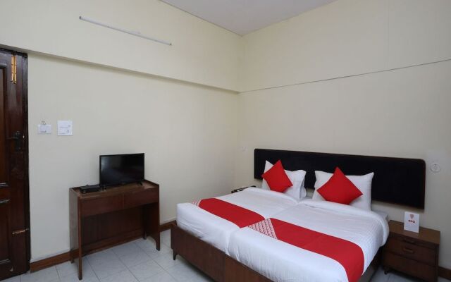 OYO 15791 Flagship Hotel Executive Hazratganj