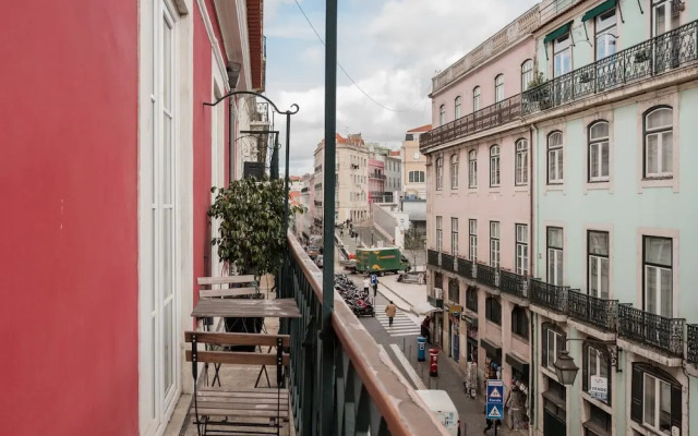 Lis001 · Mid-century Inspired Apartment With River Views