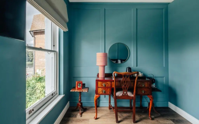 Hermes Hotel by Nestor