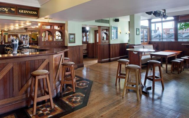 Holiday Inn Cardiff City Centre by IHG