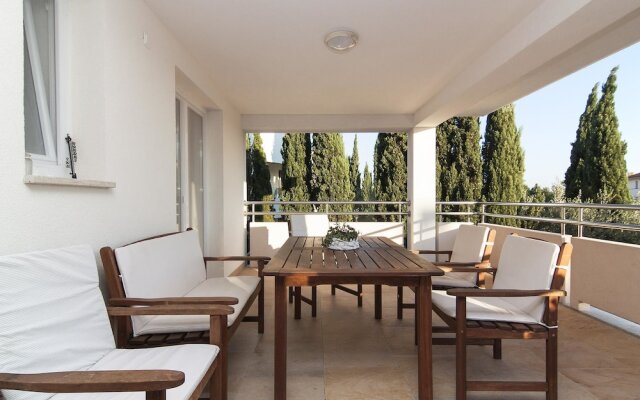 Apartments Levan Ceja