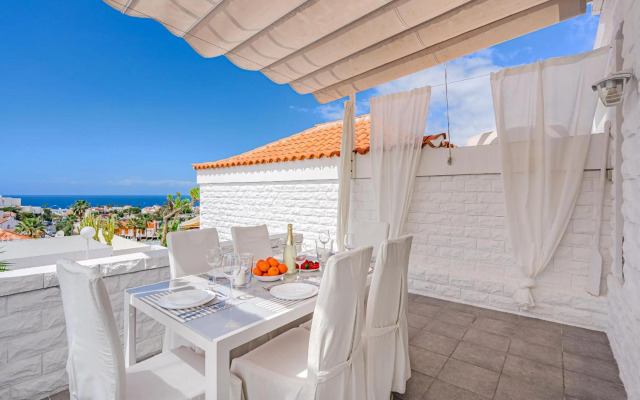 BuenaVista Romantic Bungalow in Costa Adeje