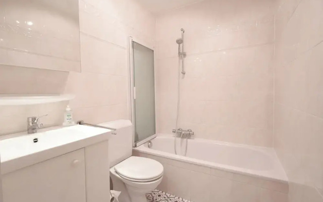 Bright Apartment With Terrace in Oostduinkerke