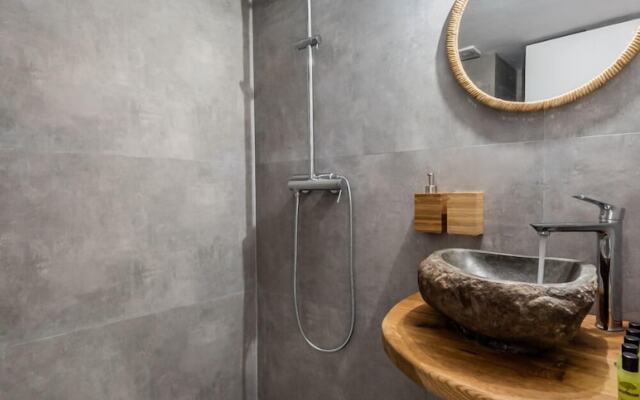 Salty Caves Apartments Milos