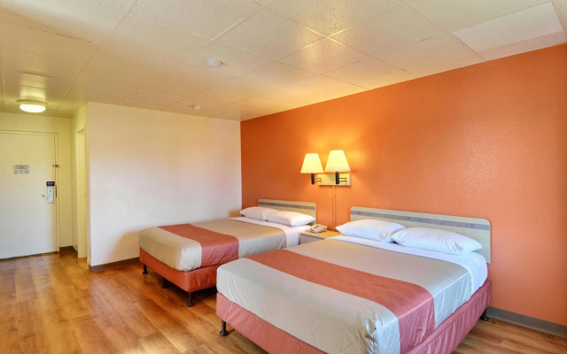 Motel 6 Nashua