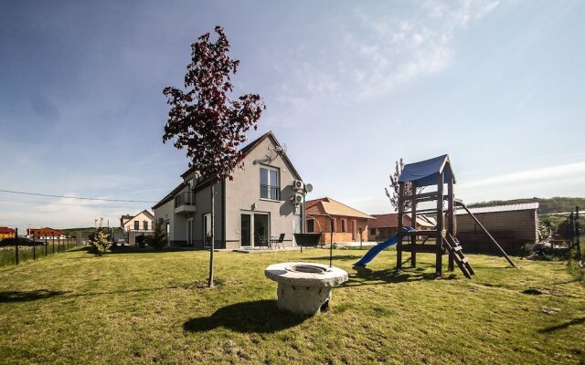 Szabolcs Apartments