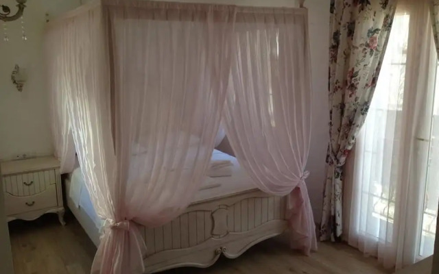 Alacati Lucky Angel Hotel