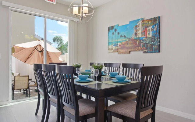 Four Bedroom Sleeps 10 w Gameroom 5152a