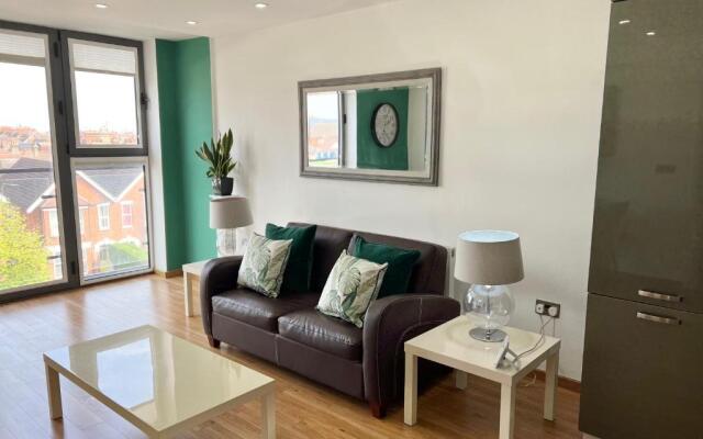 Castle Quarter Apartment with Free on site Parking