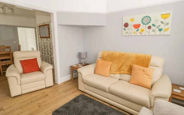 Ty Mair Holiday Cottage