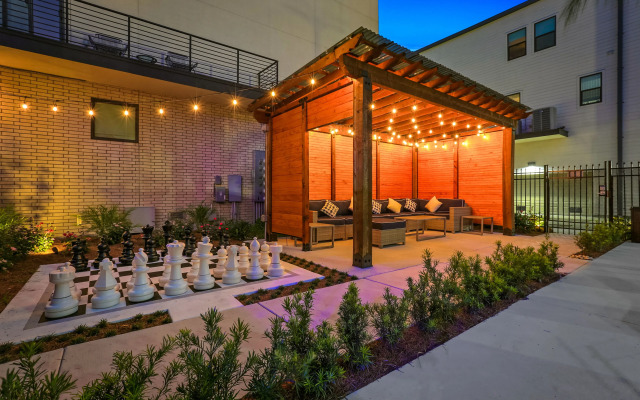 Spacious Townhouse with Balcony