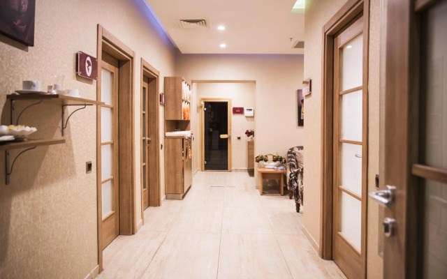 Grand Aras Hotel & Suites