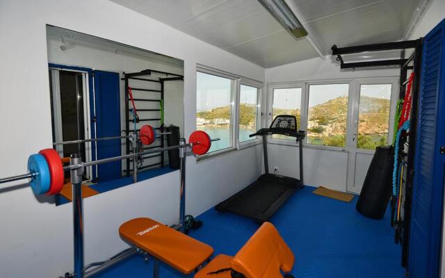 Deck2 Syros Premium Apartments