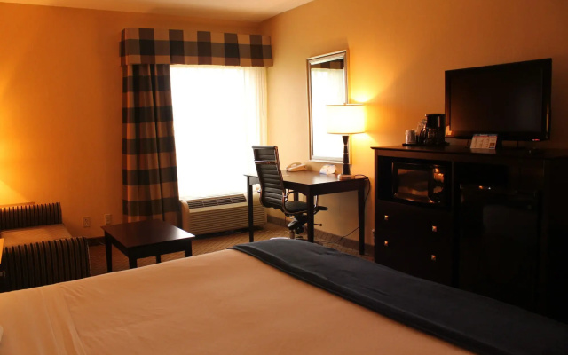 Holiday Inn Express Lewisburg/New Columbia