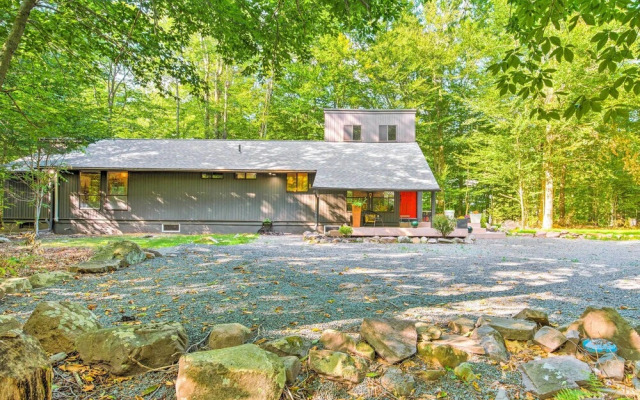 Pet-friendly Pocono Pines Rental w/ Hot Tub!