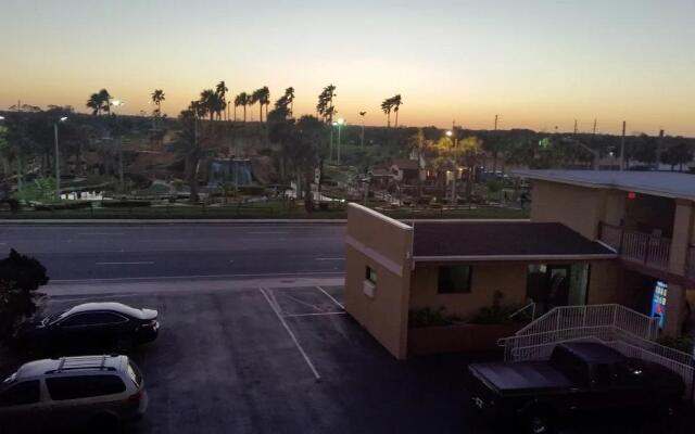 Driftwood Beach Motel