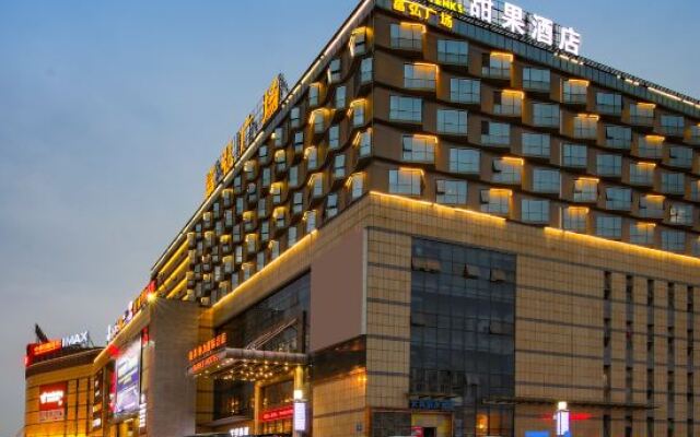 Sweet Fruit Charm International Hotel (Foshan West Station Shati Airport Store)