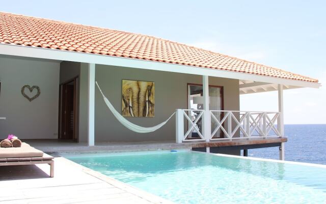 Cosy Seaside Villa in Jan Thiel With Pool