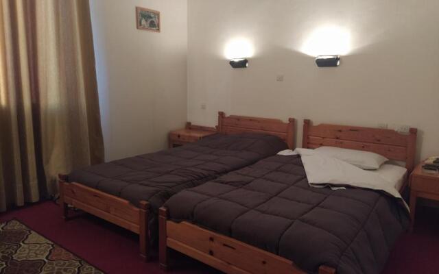 Apollon Inn