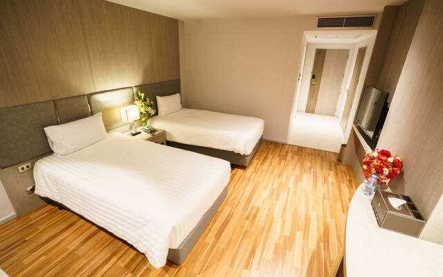 New Season Square Hotel