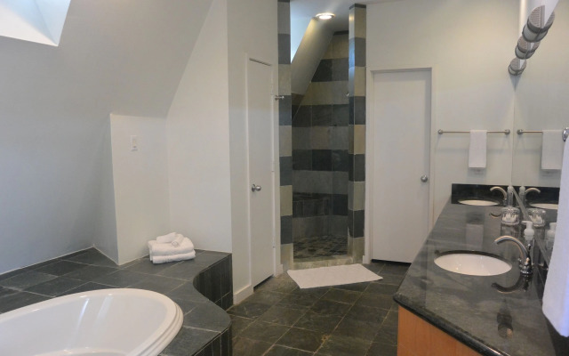 Modern B & B