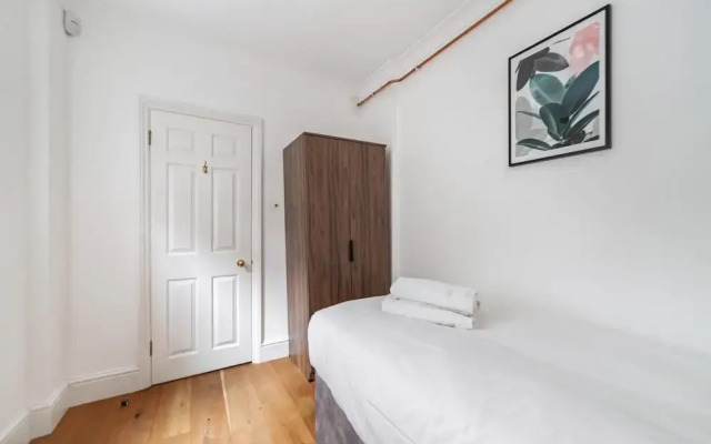 Elegant Two-level Kensington Apartment