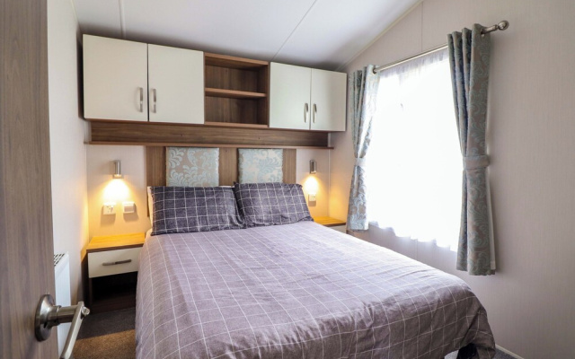 Sea Breeze C38 Dyffryn Seaside Estate