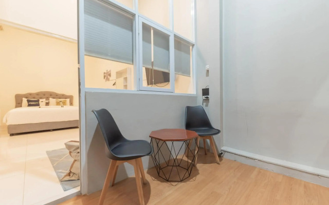 OYO Flagship 1308 Darmo Residence