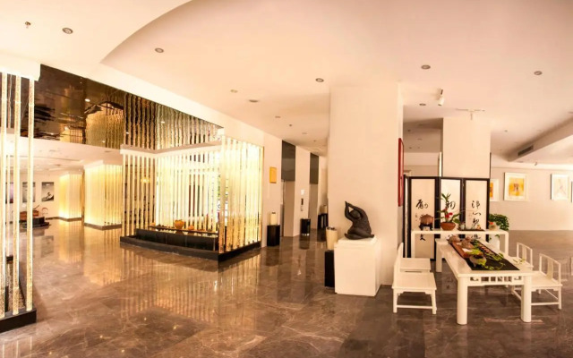 Miracle Plaza