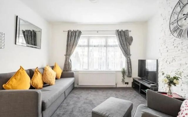 1 Bed-sleeps 4-free Parking-30 Min to Central Ldn