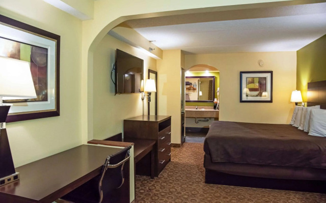Rodeway Inn & Suites