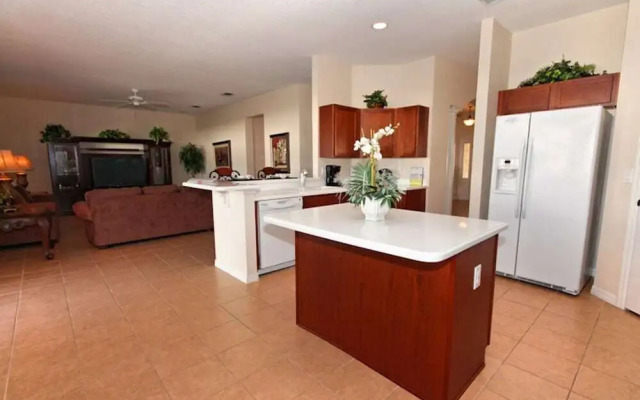 5 BR Home Kitchen Sleeps 10