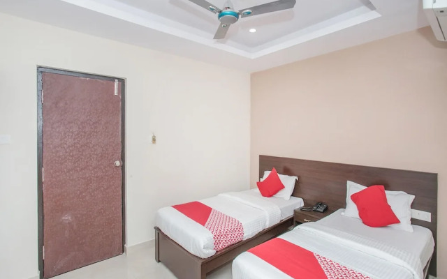 OYO 13596 Akshaya Residency