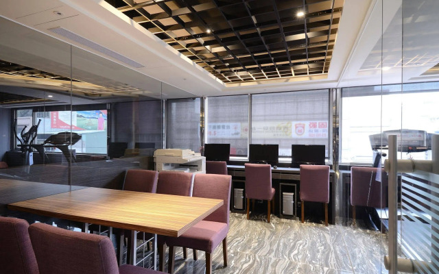 V one Hotel