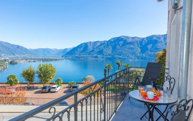 Yellow View Apartment