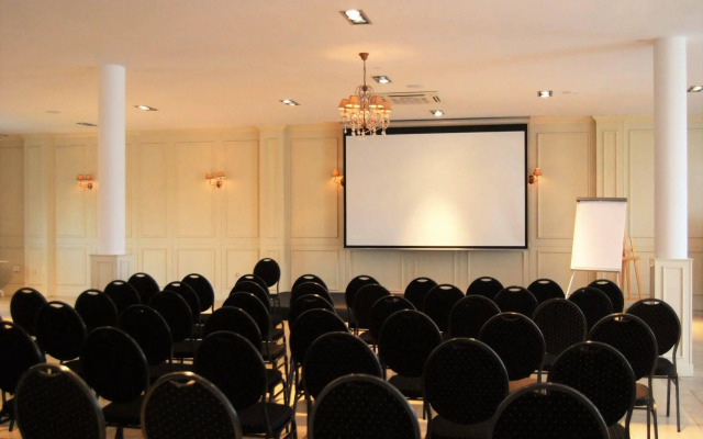 Riviera Resort Modlin Airport