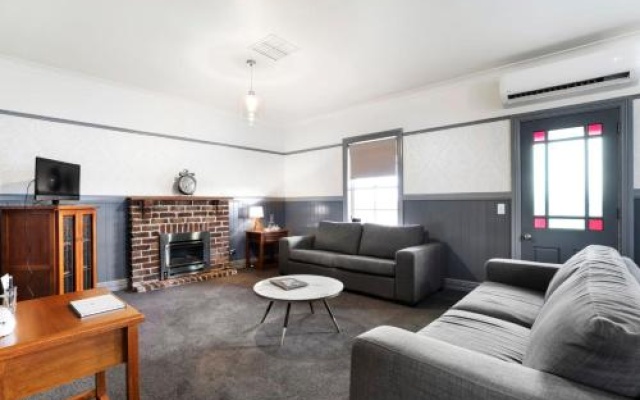 Wagga Wagga Country Cottage – Guest Rooms – Wagga Wagga