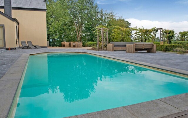 Majestic Villa With Pool and Sauna