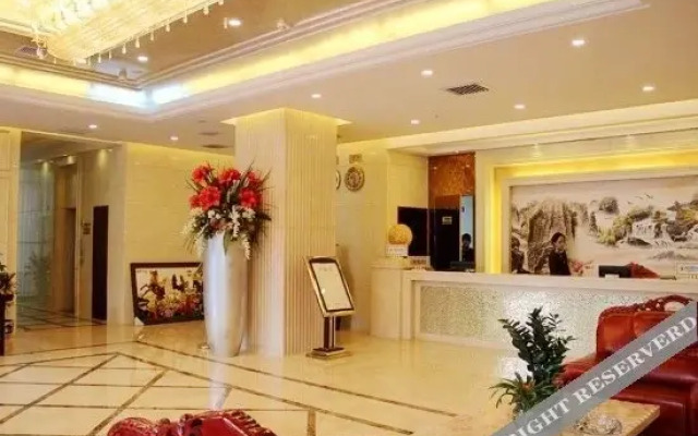 Vienna Hotel (Liuyang River Bridge Pedestrian Street)