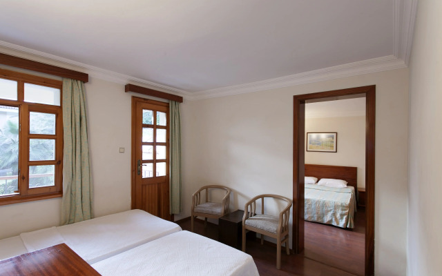 Perdikia Beach Hotel
