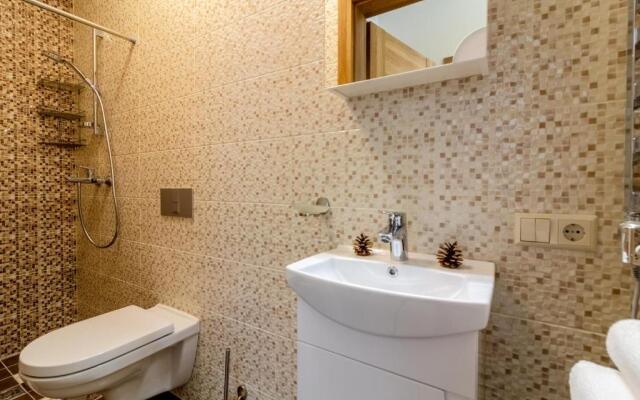 Green Acres Apartment, By cohost