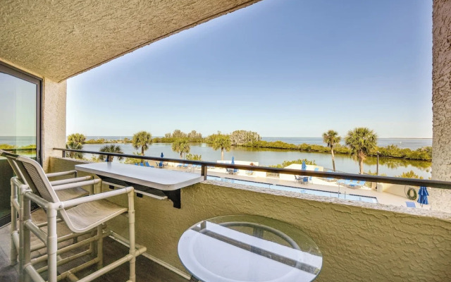 Pool Access & Waterfront Balcony: Hudson Condo!