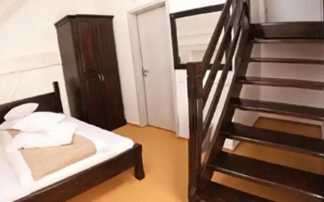 Edel House