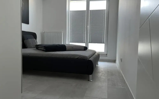 Stunning 2-Room Penthouse Lakeview W11