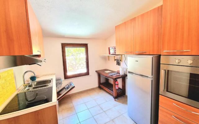 Stylish Home With Views, 4 min Walk to the Beach!!