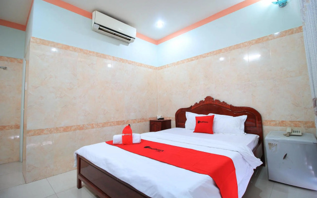 RedDoorz near Him Lam