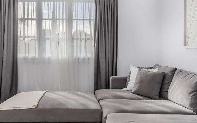 Hamptons White House