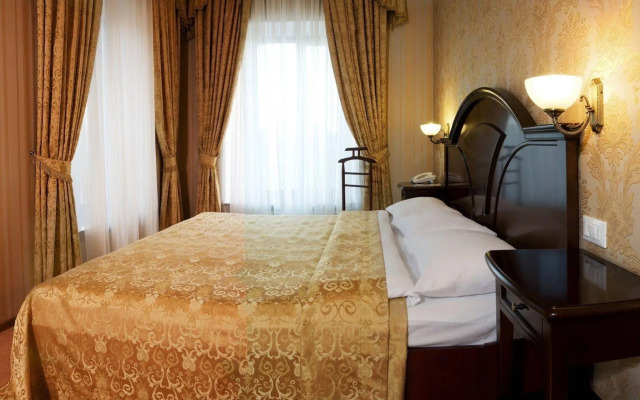 Royal Street Hotel