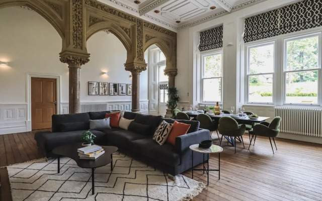 The Wilfred Suite Stone Cross Mansion